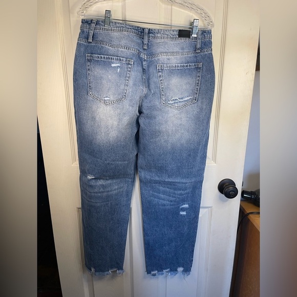 Flamingo high rise distressed light wash jean. Size Large - Picture 9 of 11